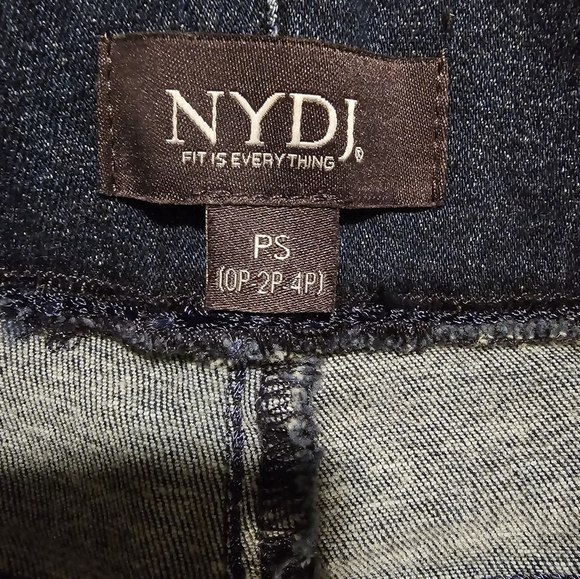 NYDJ women's straight leg, dark wash, like new, Size 0-4 Petite, pull on stretch - Picture 11 of 11